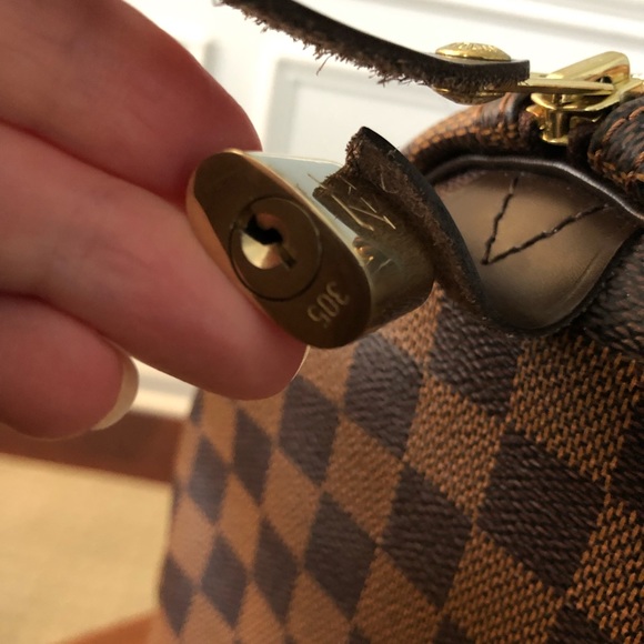 Authentic Louis Vuitton Damier Ebene Speedy 35. - Picture 3 of 16